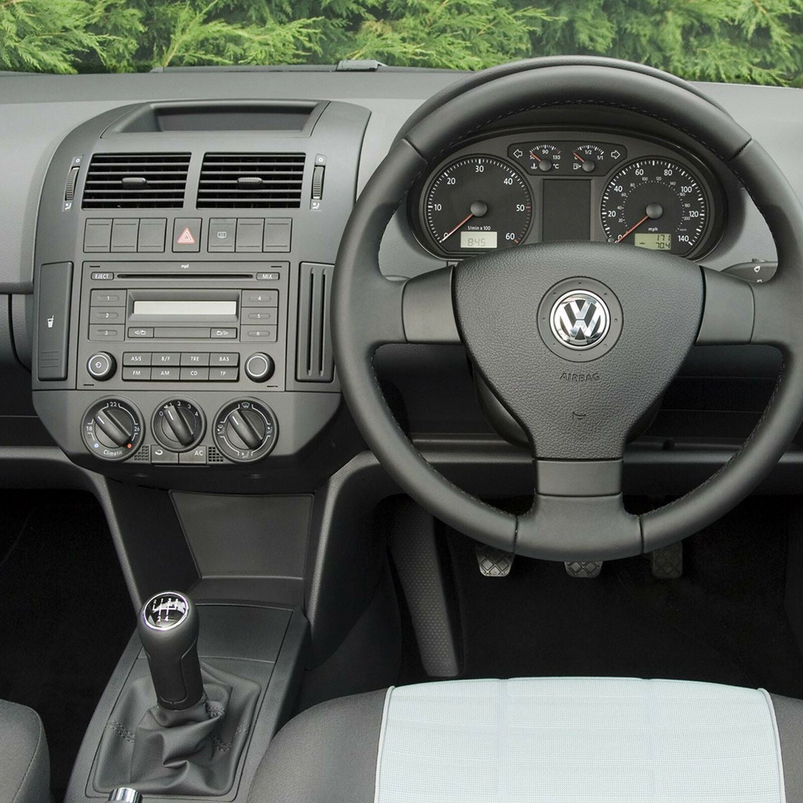 Volkswagen Polo MK4 2002-2006 Pioneer CD MP3 AUX USB Stereo Player & Fitting Kit