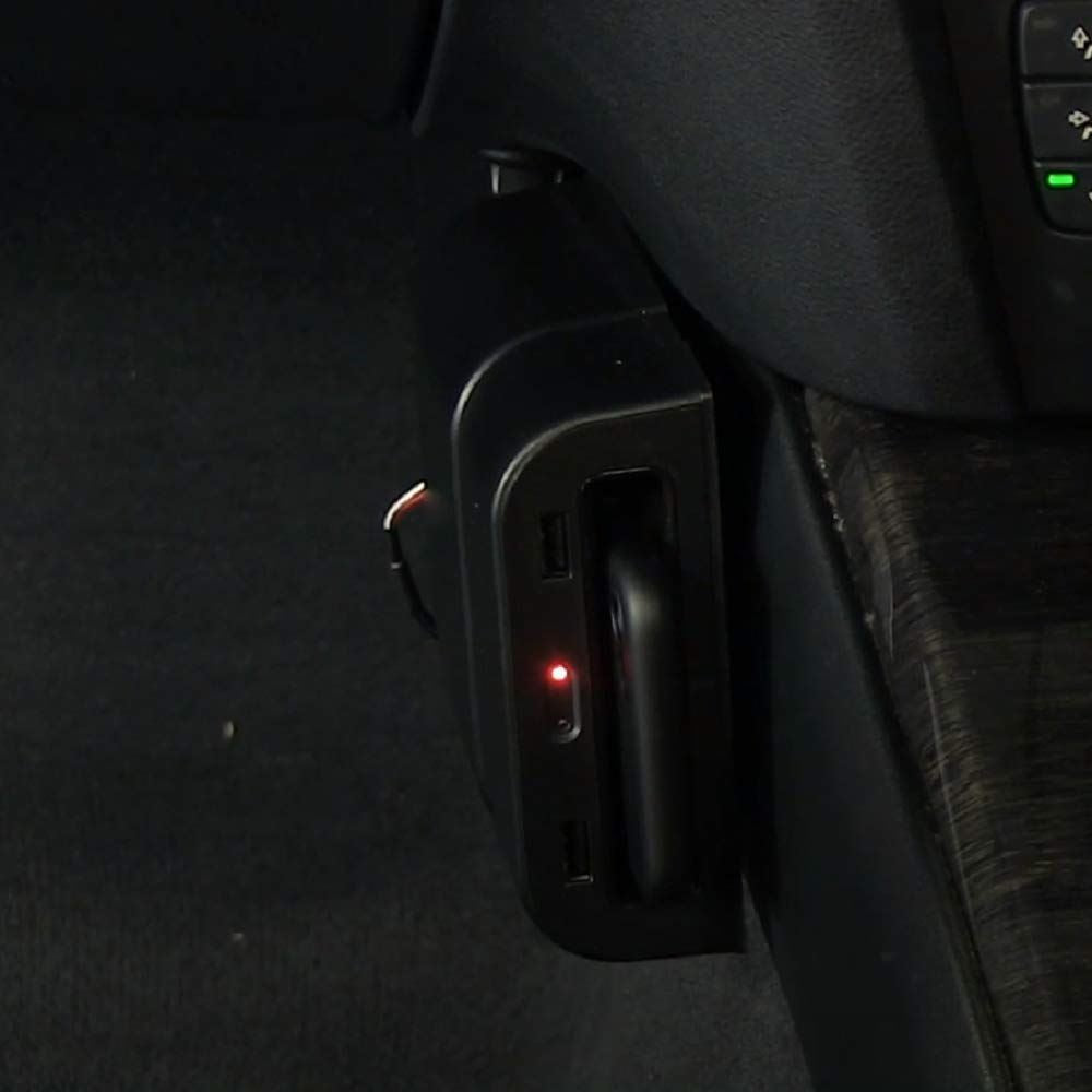 Connects2 CTQIUV03 - Universal Wireless Car Charger USB works with all QI Compatible Mobile Phones