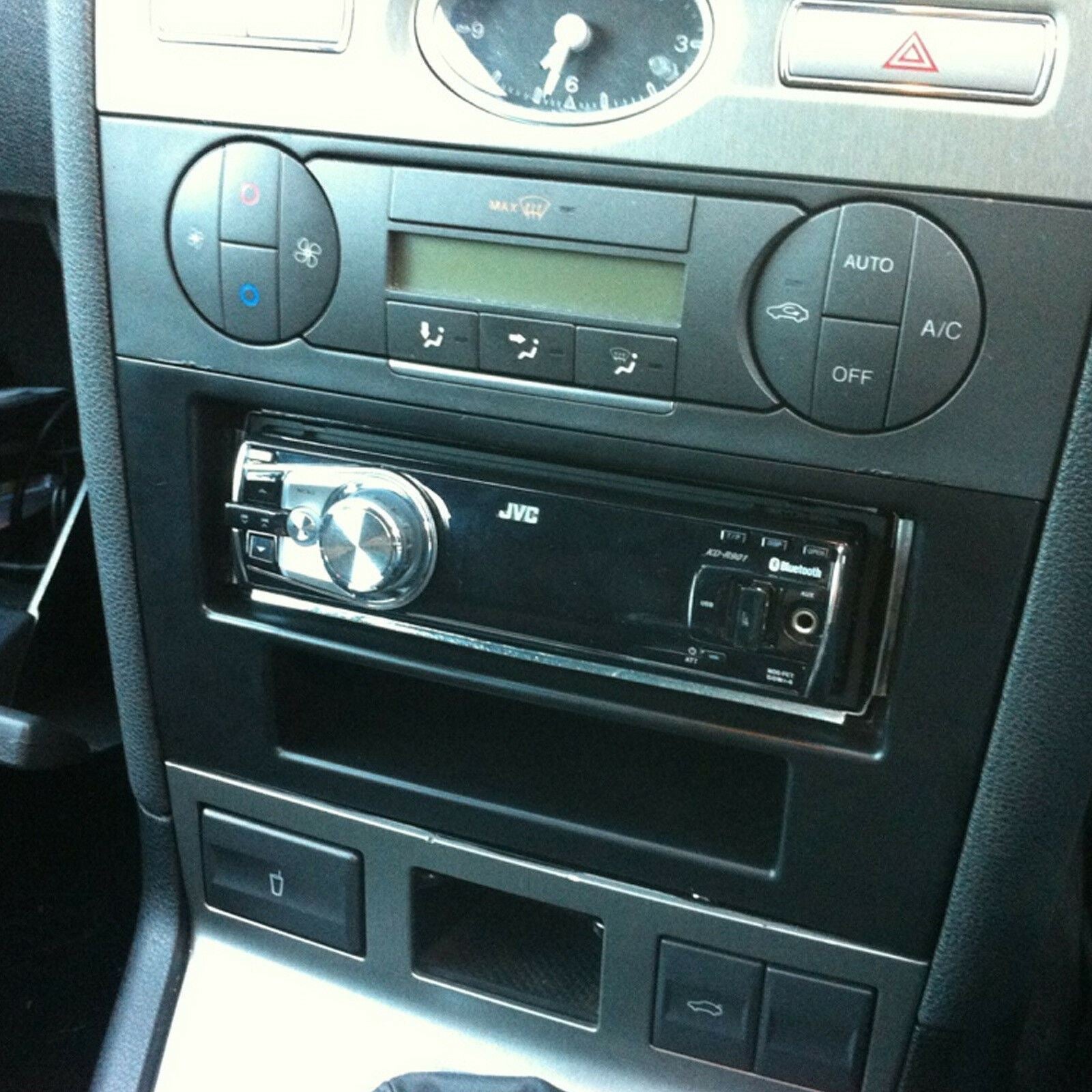 Connects2 CT24FD08 - Ford Mondeo 2004 - 2007 Single Din Fascia Panel