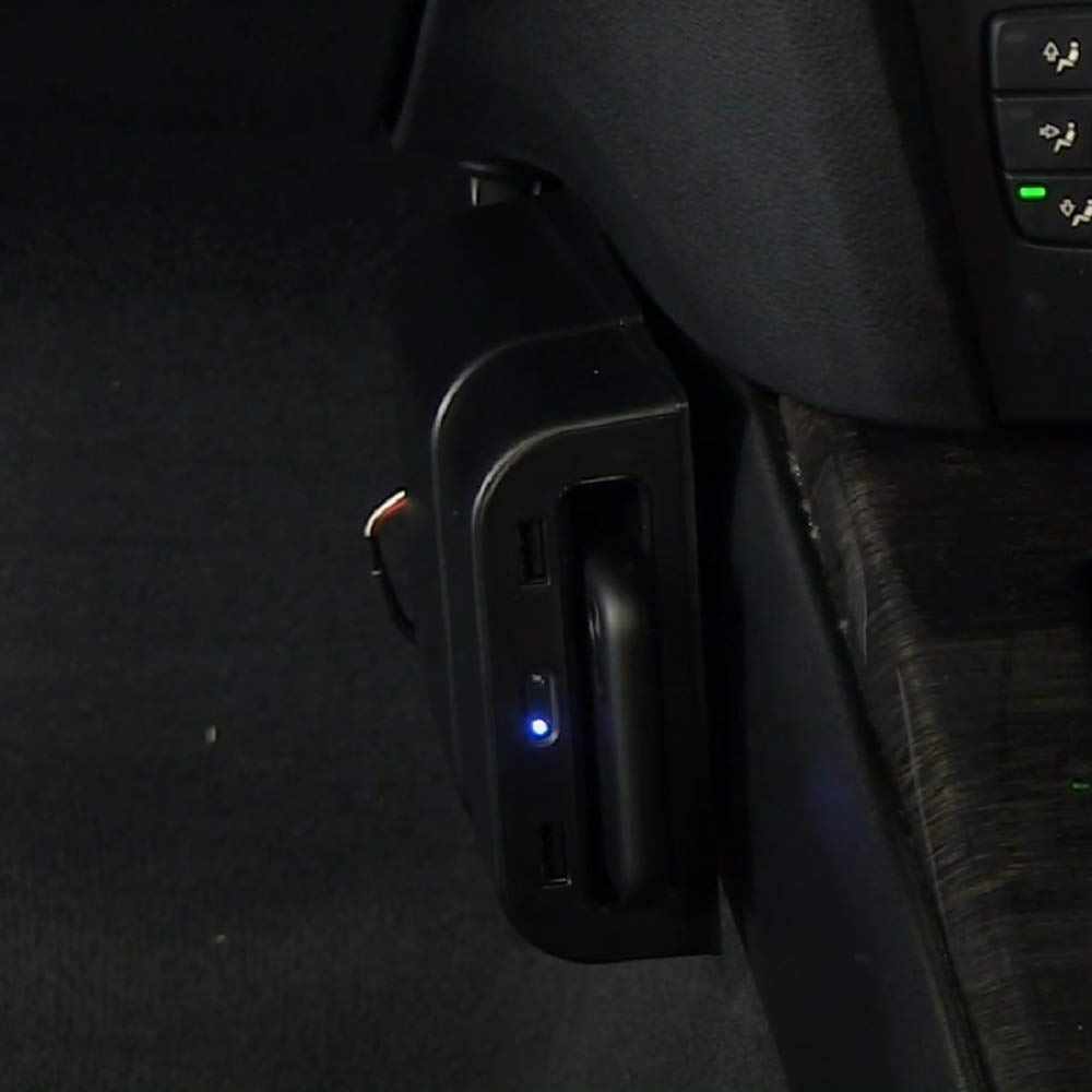 Connects2 CTQIUV03 - Universal Wireless Car Charger USB works with all QI Compatible Mobile Phones